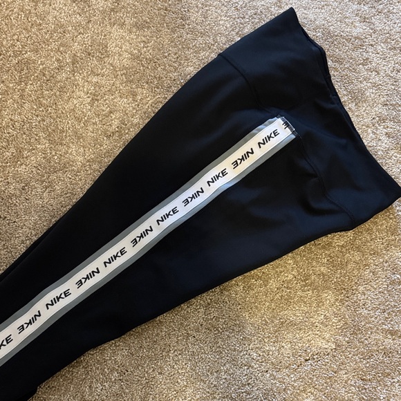 Nike Women's Black Leggings and Sports Bra Set - Picture 5 of 5